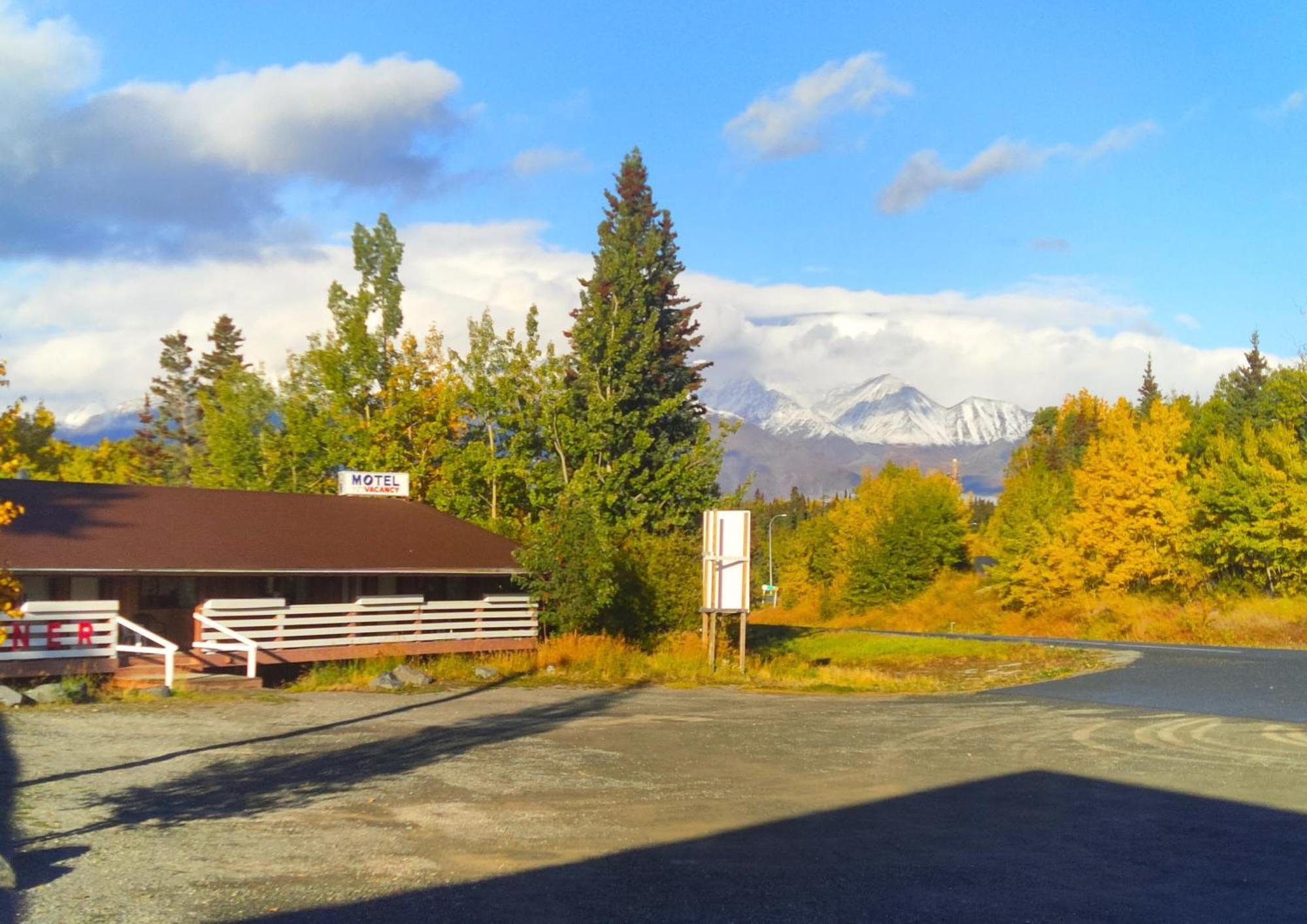 Cozy Corner Motel & Restaurant Haines Junction Exterior photo