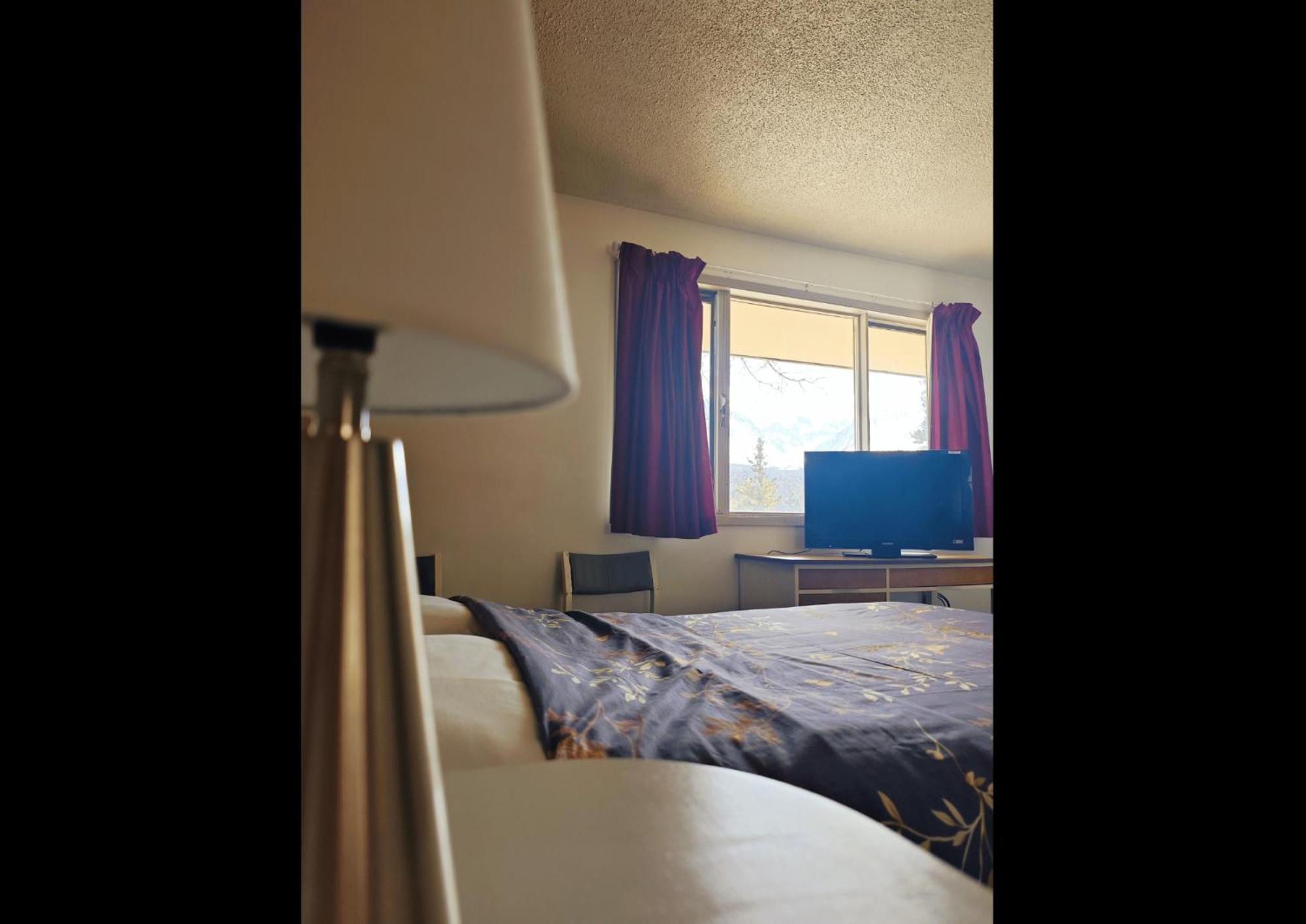 Cozy Corner Motel & Restaurant Haines Junction Exterior photo